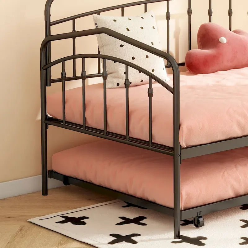 Calantha – Lit de repos double moderne en métal avec lit gigogne, canapé-lit peu encombrant, par