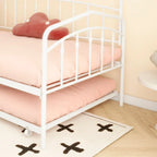 Calantha – Lit de repos double moderne en métal avec lit gigogne, canapé-lit peu encombrant, par